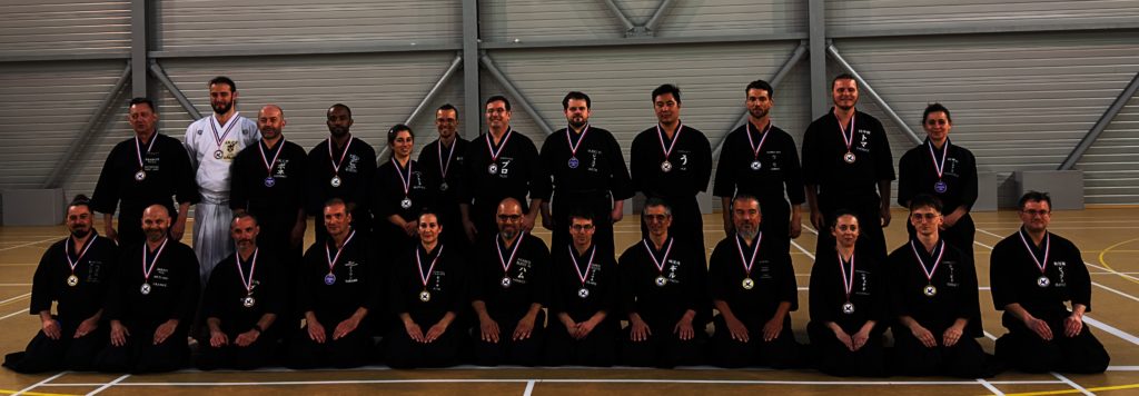 Championnat de France Iaido 2025 - Photo de groupe des médaillés individuels
