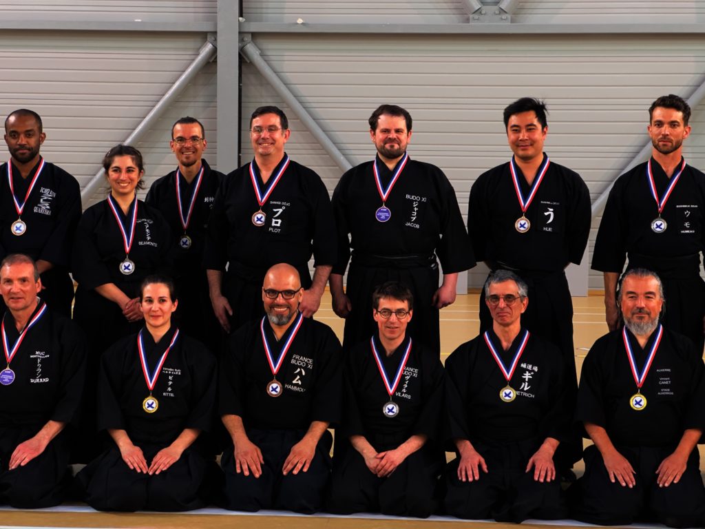Championnat de France Iaido 2025 - Photo de groupe des médaillés individuels