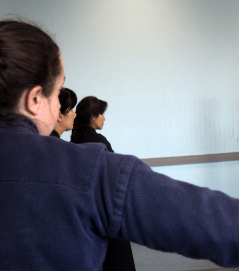 Des pratiquantes iaido attentives